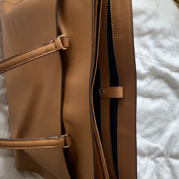 Tory Burch Robinson Purse - Picture 4 of 5